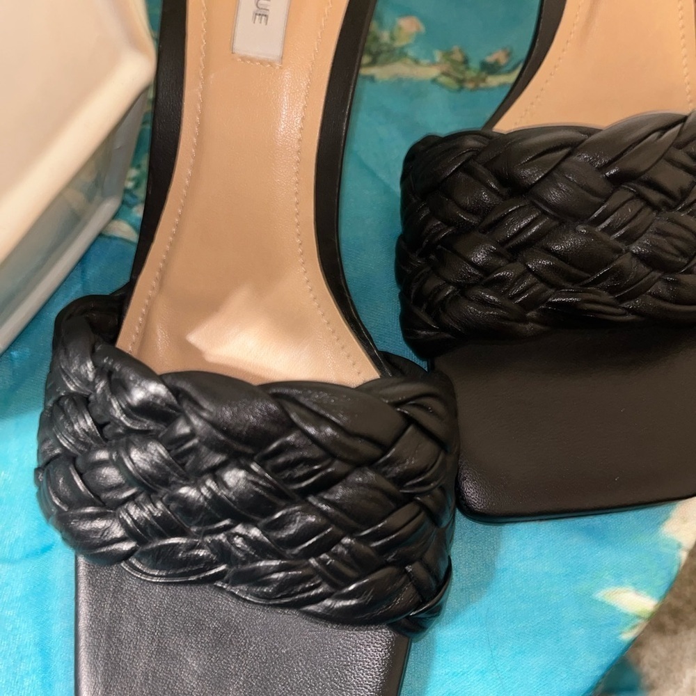 Saks Fifth Avenue Mule Short Heel sz 8.5M Black and Tan